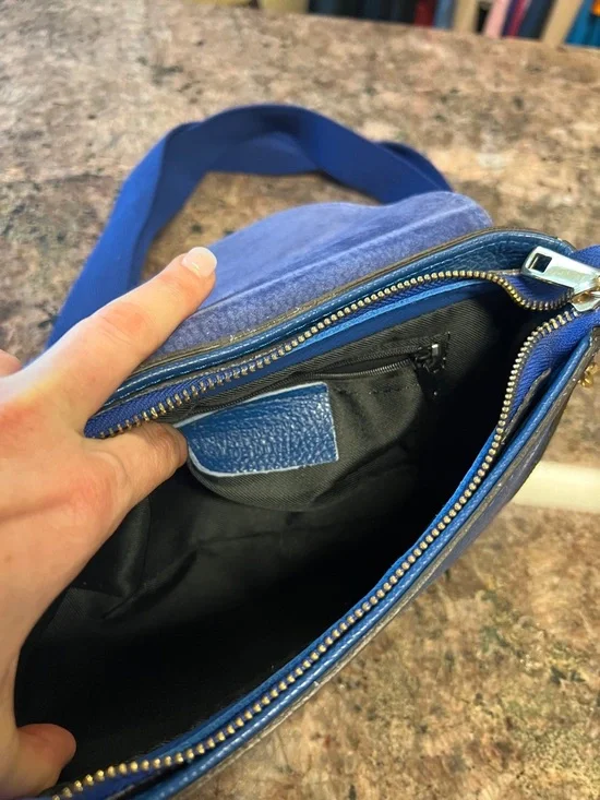 Blue Women's Crossbody Bag - Classic Pebbled Leather Shoulder Bag - Picture 4 of 8